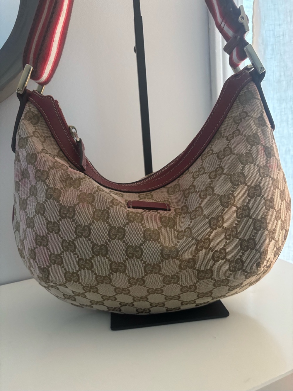 Gucci Beige GG Canvas hobo Shoulder /crossbody Bag with red Trim